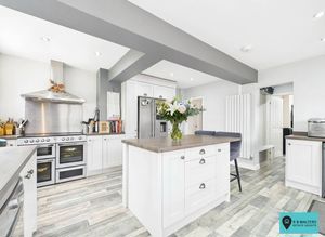 Kitchen/Breakfast Room- click for photo gallery